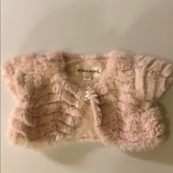 mia & mimi Other - Pink faux fur Mia & Mimi stole.